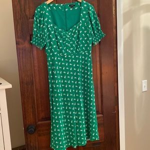 Short-sleeved dress.